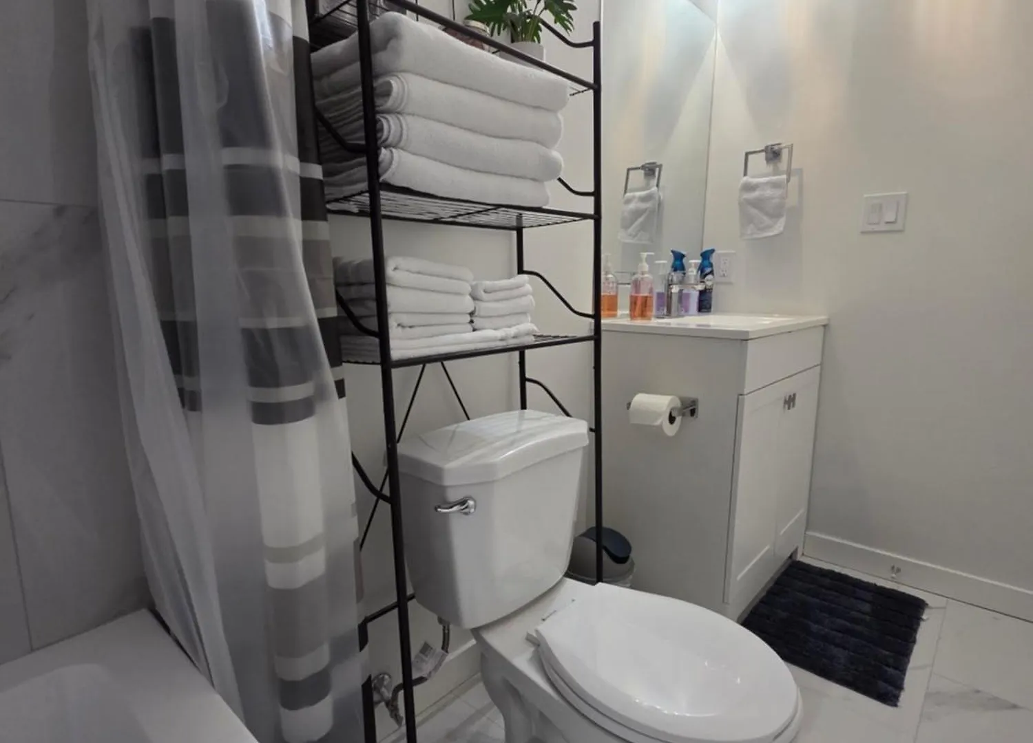 אדמונטון Elegant & Cozy 2 Bdrm Basement Suite Near Wem בית הארחה
