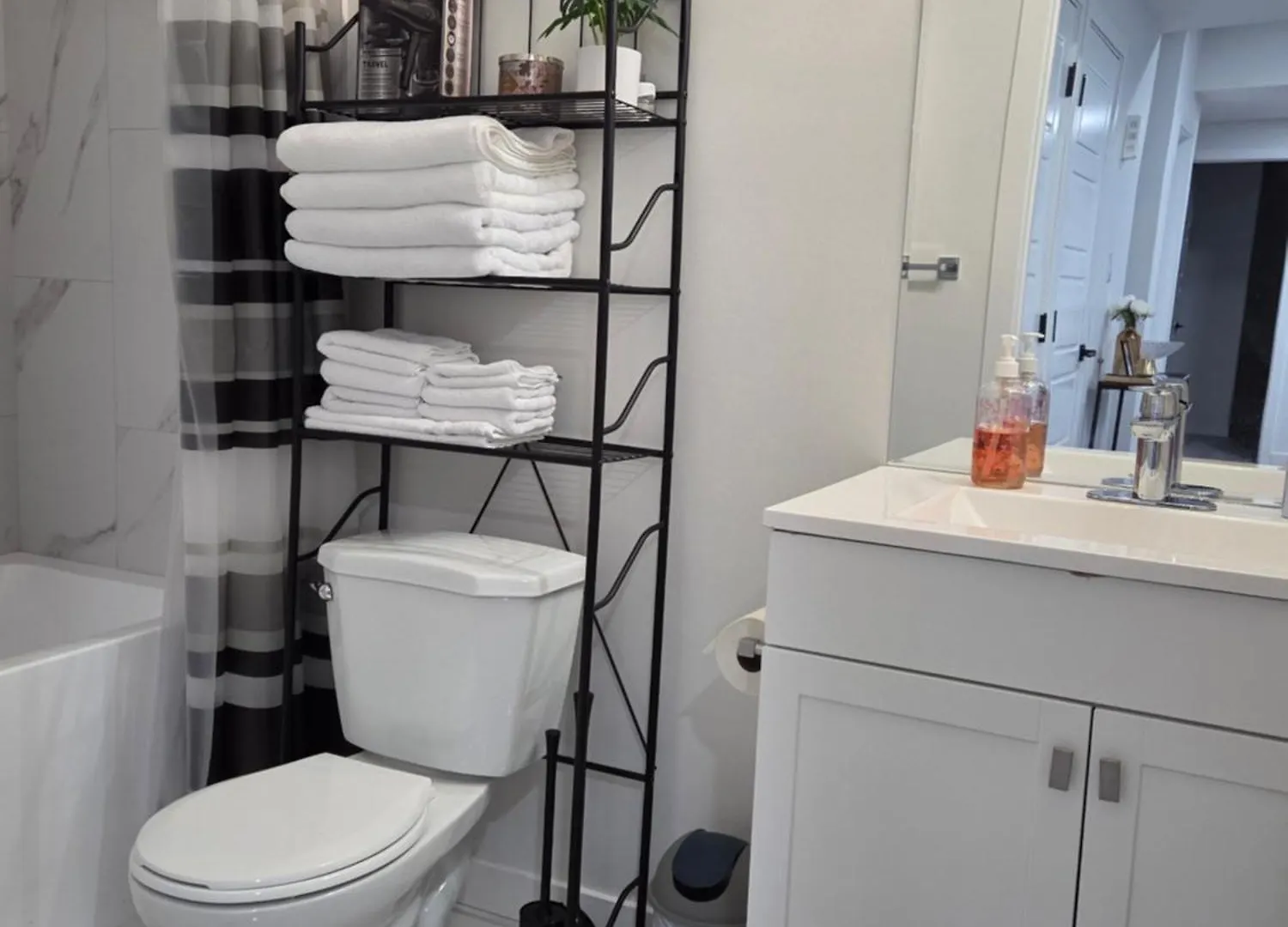 אדמונטון Elegant & Cozy 2 Bdrm Basement Suite Near Wem קנדה